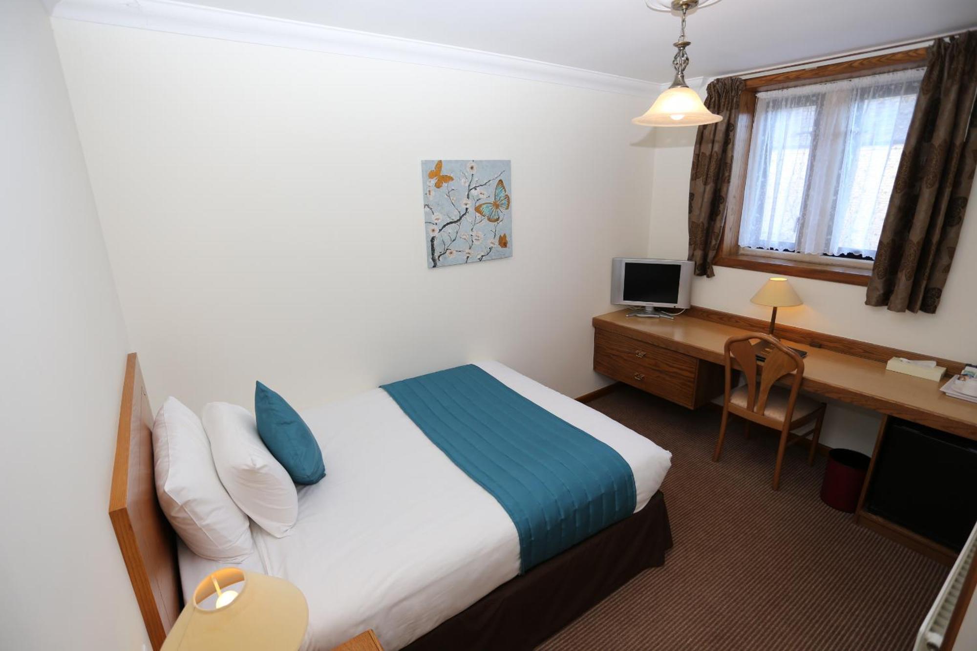 Stanton House Hotel Swindon Room photo